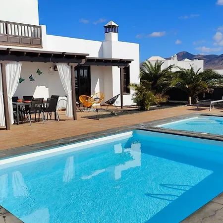 Villa Cosy Modern Casa Del Sol Naciente With Heated Pools Playa Blanca (Lanzarote)