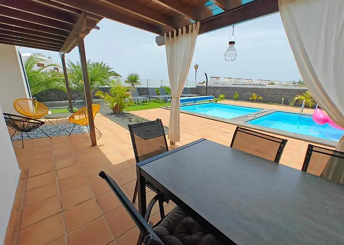 Villa Cosy Modern Casa Del Sol Naciente With Heated Pools Playa Blanca (Lanzarote)