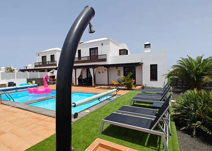 Cosy Modern Casa Del Sol Naciente With Heated Pools Playa Blanca (Lanzarote)