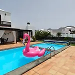 Villa Cosy Modern Casa Del Sol Naciente With Free Heated Pools Playa Blanca (Lanzarote)