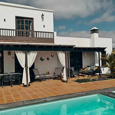 Spacious Modern Villa With Free Heated Pools & Sunny Terrace - Casa Del Sol Naciente